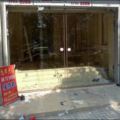 深圳龙华东环一起旭日大厦装置松下自动感应门