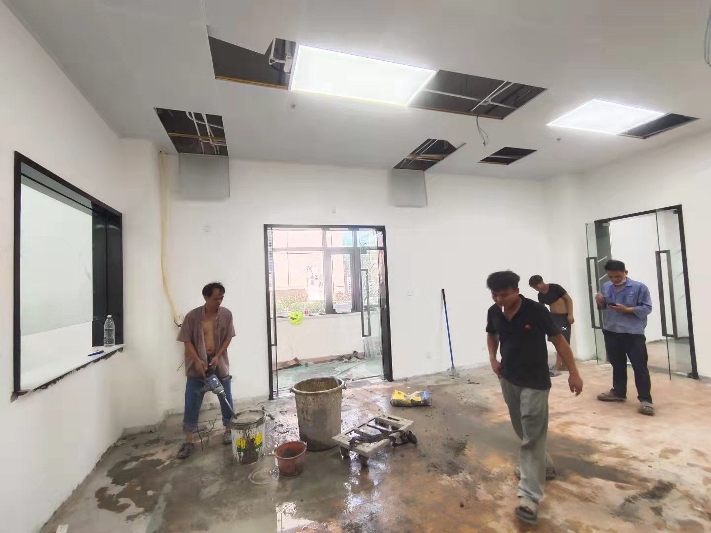 灼烁街道办手动玻璃门现场